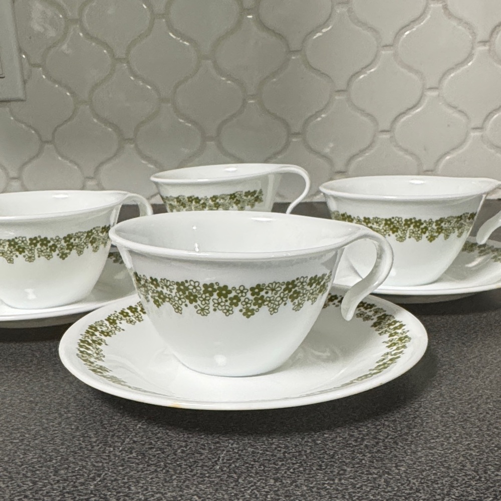 Vintage Corelle green Crazy Daisy cup and saucer set of four